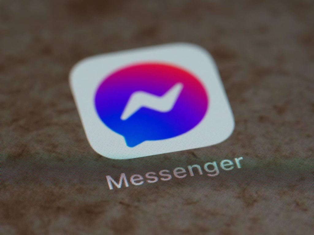 how to spy on someone's messenger for free